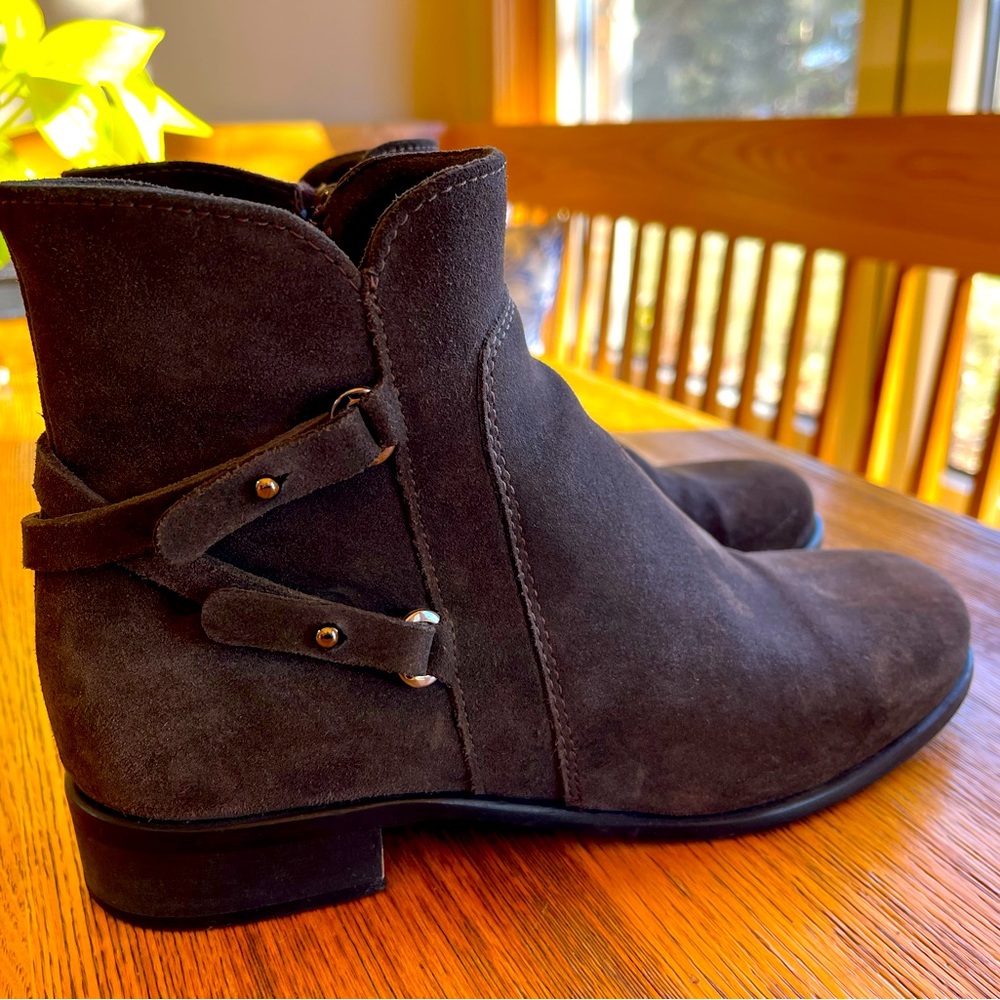 La Canadienne Bootie, Grey, Women’s 6, Waterproof, Suede, Excellent Condition!